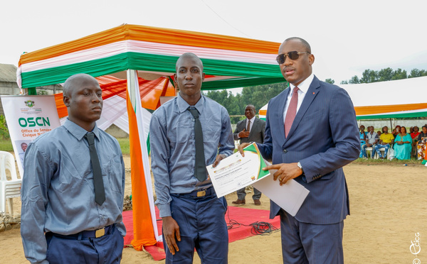 Côte d’Ivoire : le ministre Mamdou Touré exhorte les parents à poursuivre l’encadrement des jeunes après la formation