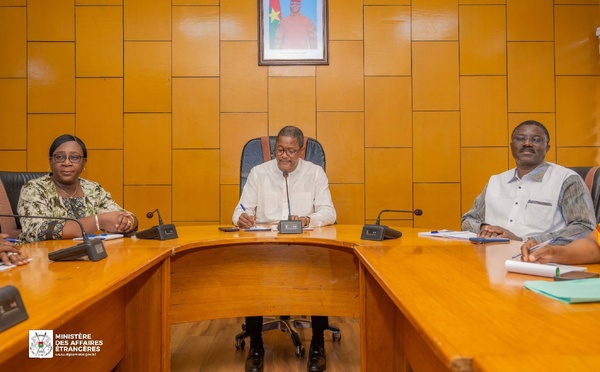 Burkina : le ministre des Affaires étrangères s'imprègne de la situation de ses compatriotes dans le Golfe