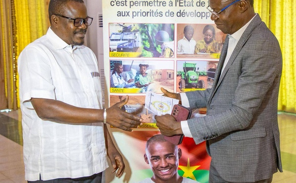 Burkina : exemplarité fiscale, le personnel de la Présidence s’acquitte de ses impôts