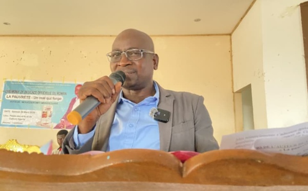 Tchad : un jeune écrivain de Sarh présente son roman engagé pour lutter contre la pauvreté