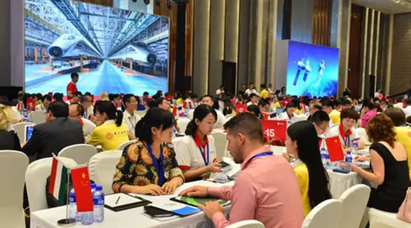 Plus de 700 entreprises chinoises et des pays d'Europe centrale et orientale discutent de coopération dans le Hebei