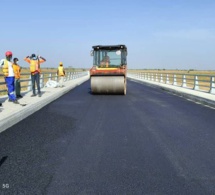 Tchad - Cameroun : Début de la pose de l'enrobé sur le pont entre Yagoua et Bongor