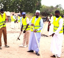 Tchad : Des anciens élèves nettoient leur ancienne école à Abéché