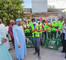 عمدة بلدية إنجمينا يسلّم معدات للنظافة في إطار جعل العاصمة خالية من الأوساخ