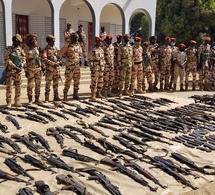 Présentation d'armes de guerre et de présumés coupeurs de route au Salamat