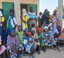 Tchad :  l’ADID prime les 5 meilleurs élèves de chaque classe de l’école officielle de Dray Mbassa