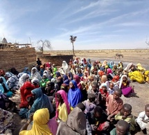 Tchad :  au Ouaddaï, la députée Amina Ali Idriss offre des vivres aux sinistrés d’Am-Zéfé