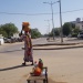 Rond-point Bololo N'Djamena Tchad vendeur huile essence gaz