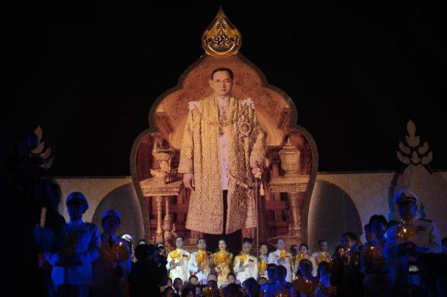 Thaïlande : un homme condamné à 25 ans de prison pour crime de lèse-majesté sur Facebook